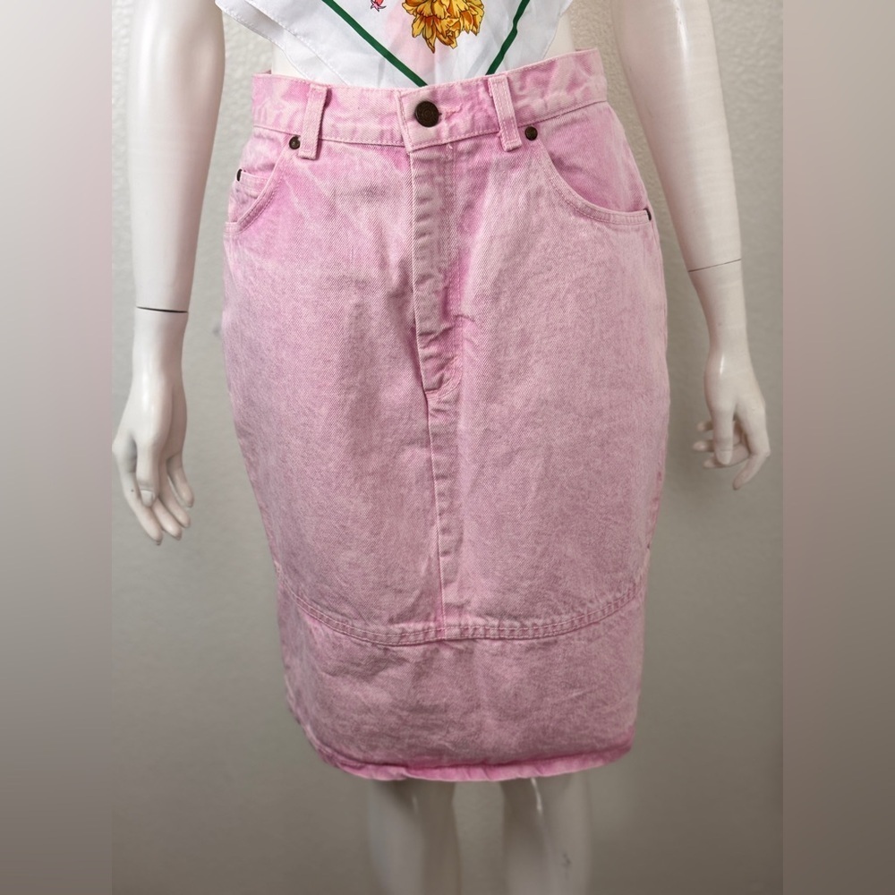 Levi’s vintage Pastel Pink Denim Skirt Sz 11. D10
